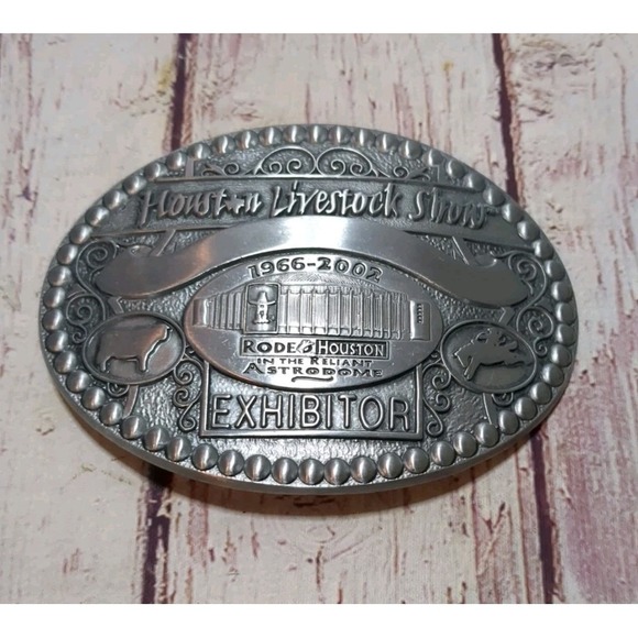 2002 Houston Livestock Show Rodeo Exhibitor Belt Buckle Halliburton Astrodome